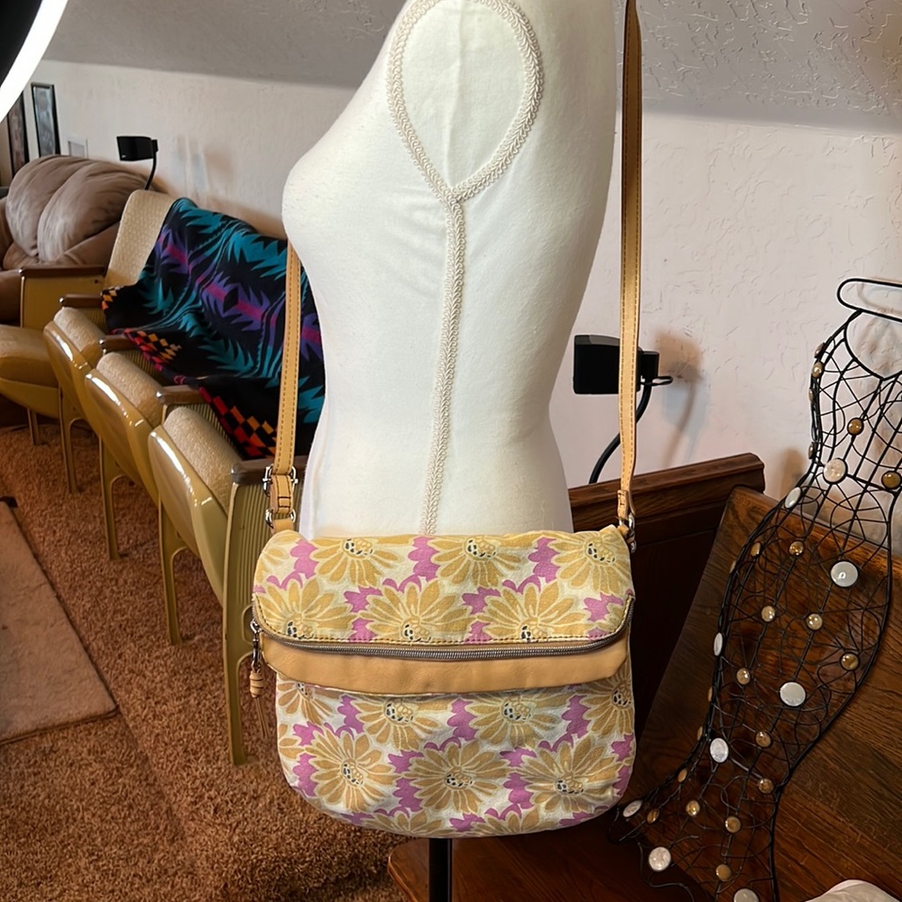 RELIC CROSSBODY BAG